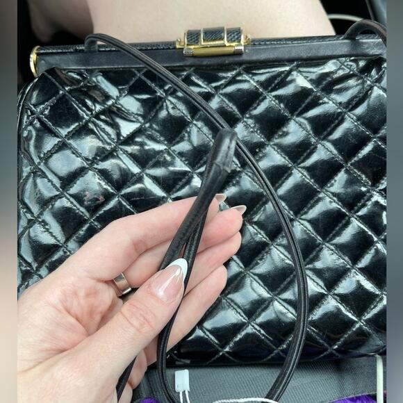 Vintage 80s Art Deco Designer Patent Leather bag in black Gold Clasp 6 - Picture 8 of 8